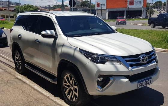 TOYOTA HILUX SW4 2.8 SRX 4X4 7 LUGARES 16V TURBO INTERCOOLER DIESEL 4P AUTOMÁTICO